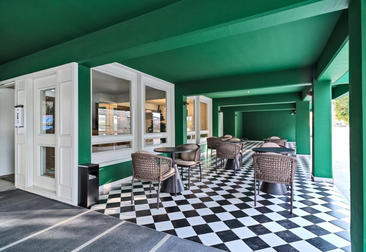 Liv The City Suites Adults Only Larnaca Exterior foto