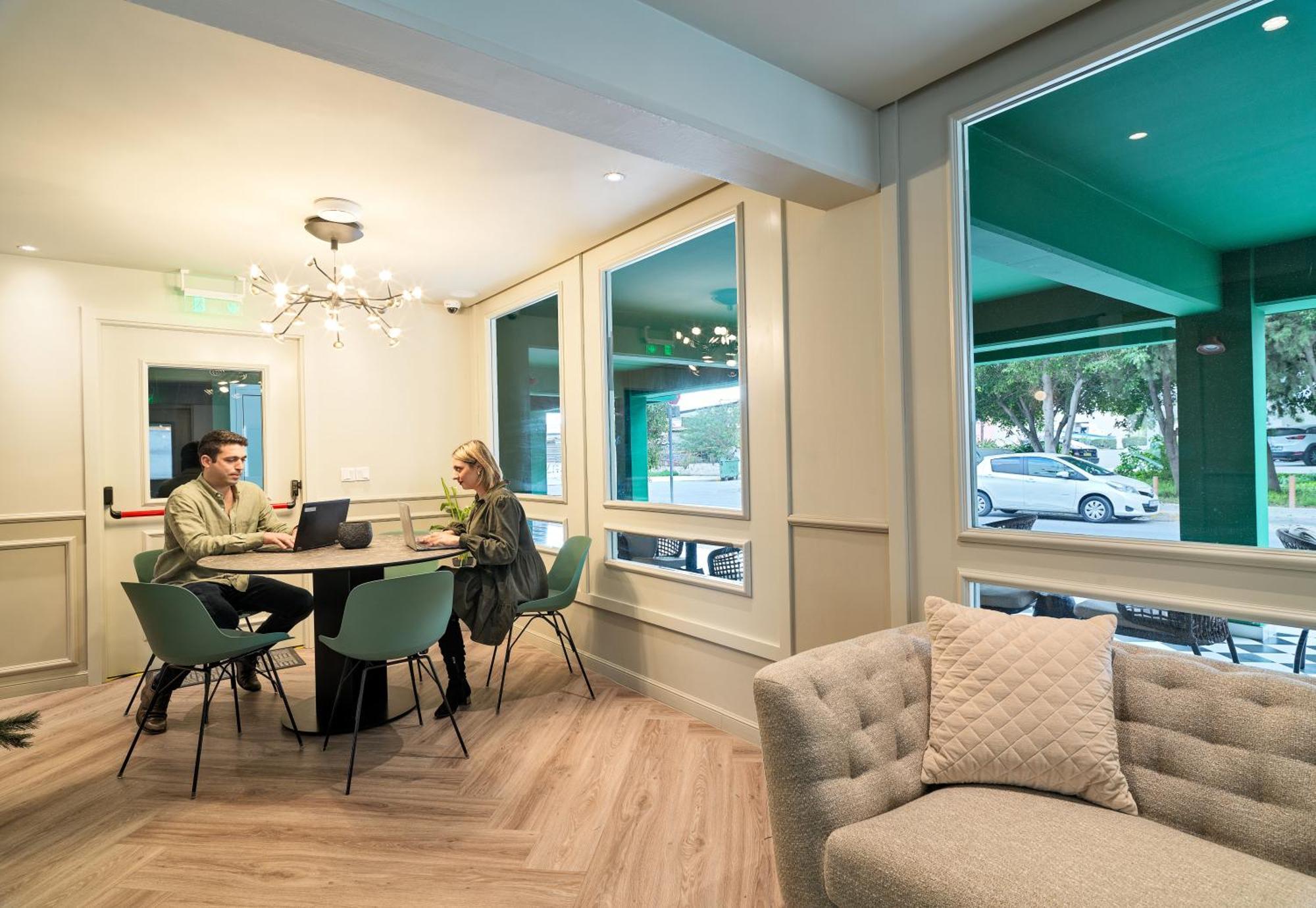 Liv The City Suites Adults Only Larnaca Exterior foto