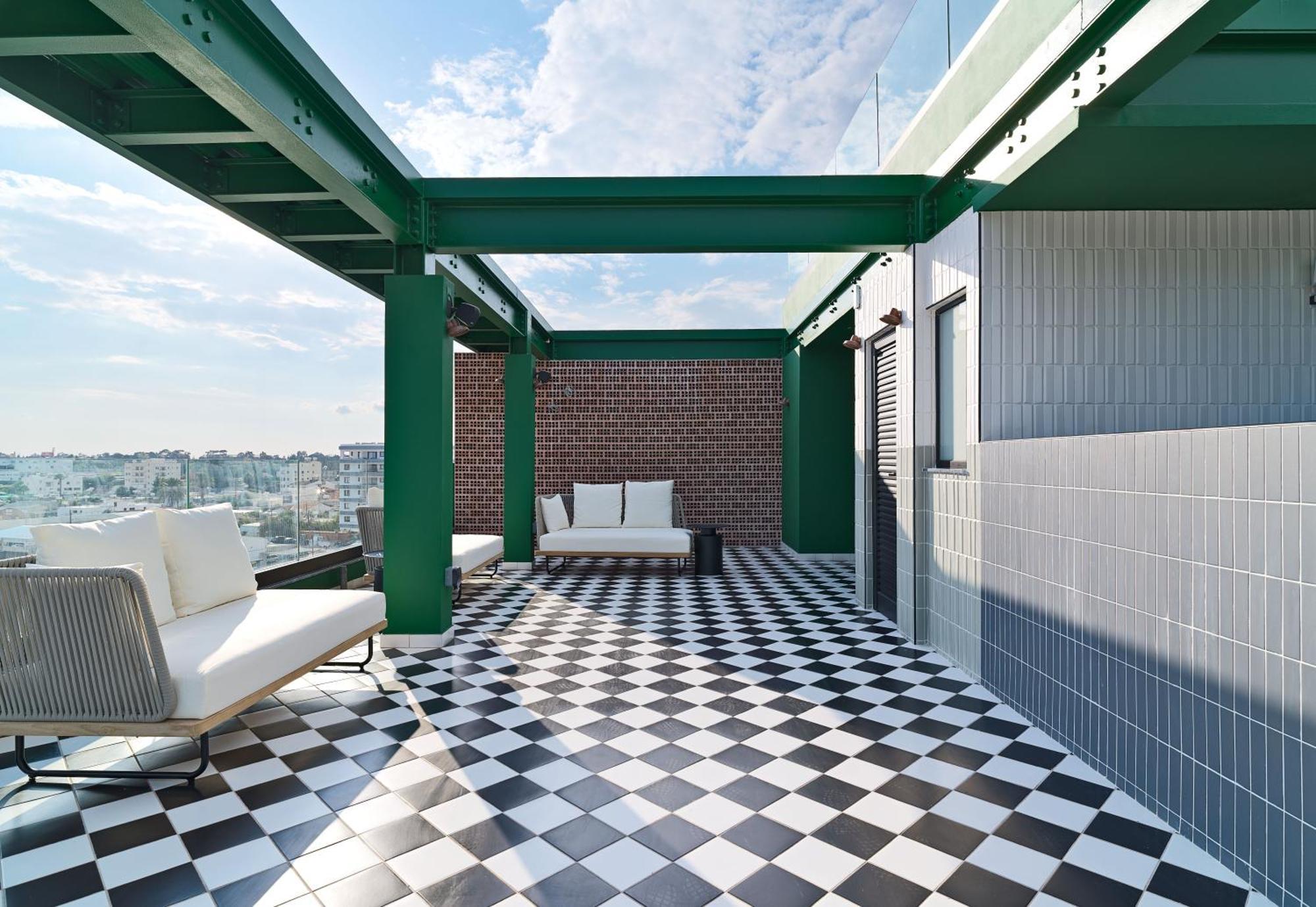 Liv The City Suites Adults Only Larnaca Exterior foto