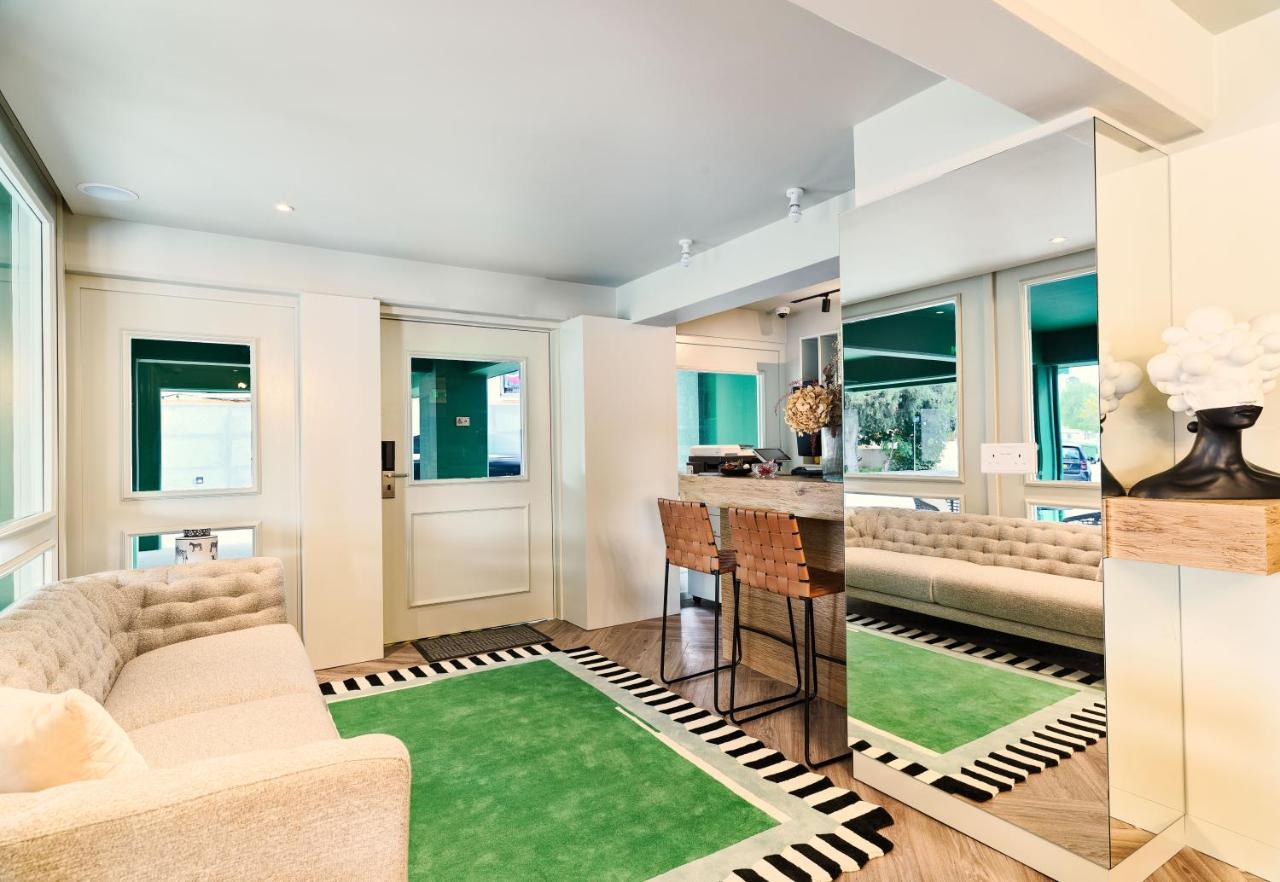 Liv The City Suites Adults Only Larnaca Exterior foto