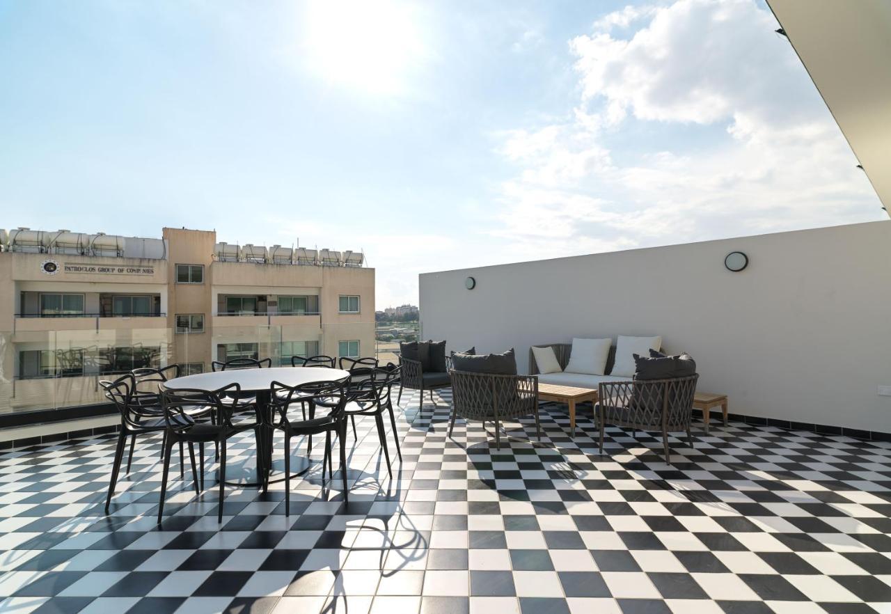 Liv The City Suites Adults Only Larnaca Exterior foto