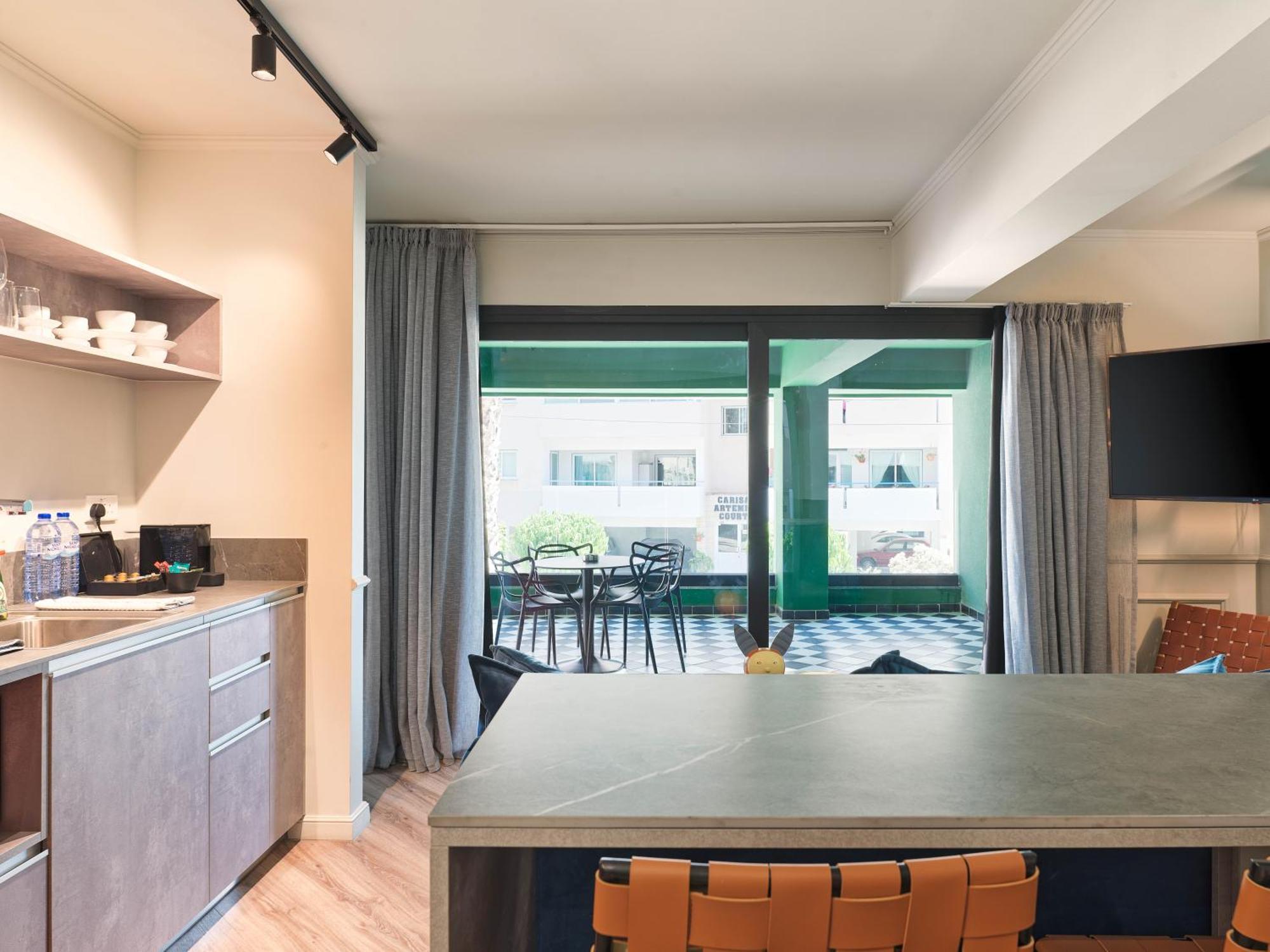 Liv The City Suites Adults Only Larnaca Exterior foto