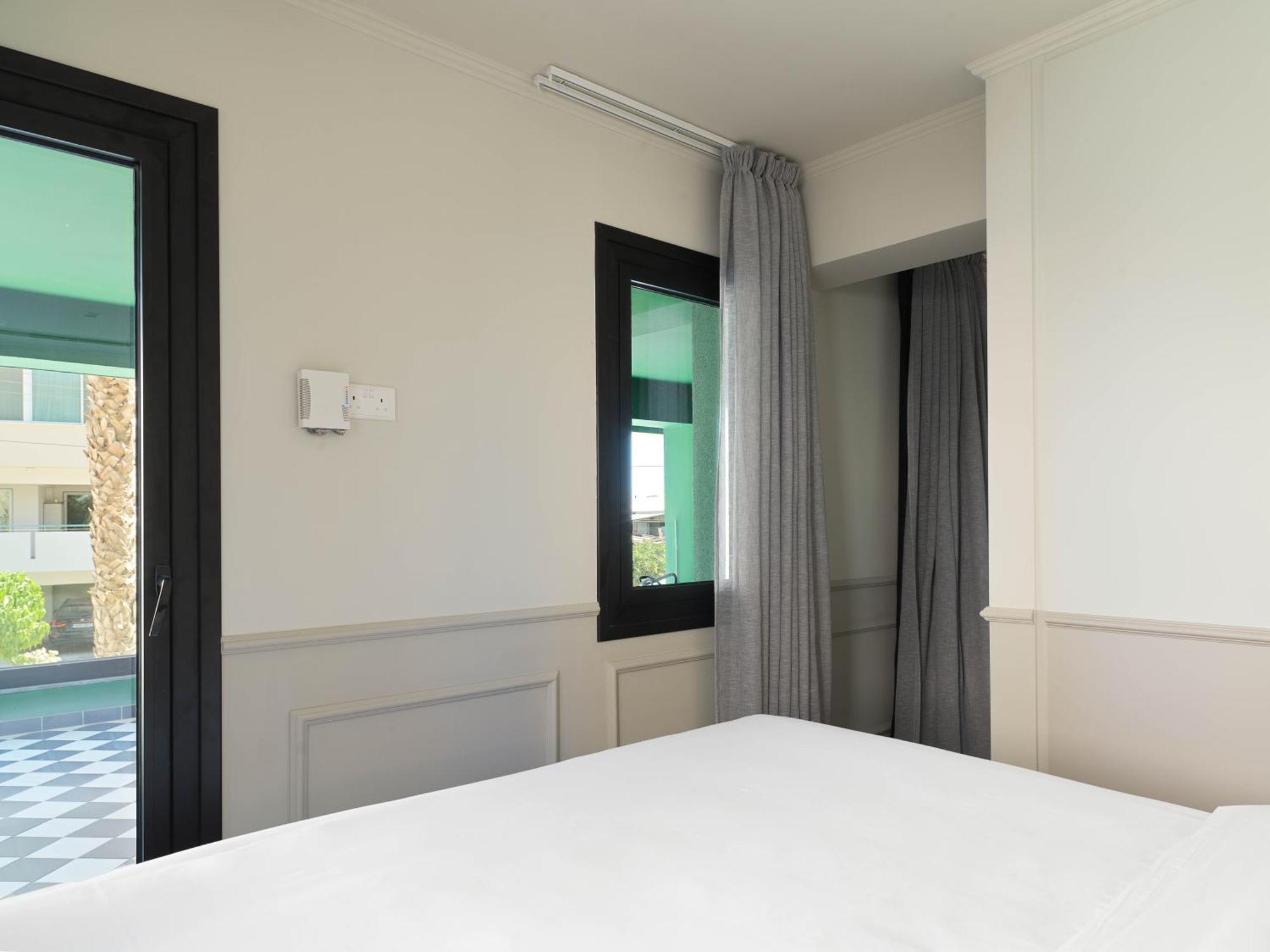 Liv The City Suites Adults Only Larnaca Exterior foto